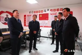 李炜调研旦八镇当前重点工作图片
