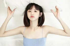纯欲女神人设崩塌，现男友自爆劈腿，奇葩恋爱刷新三观图片
