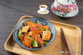 天热这四样菜炒在一起鲜美极了，5分钟就出锅，每次炒一盘不够吃图片
