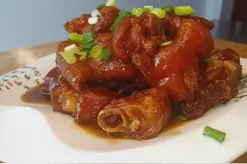 秋天，吃鸡吃鸭不如吃它！满满胶原蛋白，软烂鲜香入味，好吃不贵图片