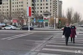 武清区首个“自助”信号灯上岗 保障居民过街通行安全图片