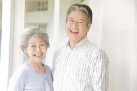 老年人牙总是疼，一松动就要拔牙？医生：这几种情况拔牙需谨慎图片