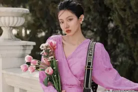 皮肤偏黄、偏黑的女人，这些“颜色、材质”尽量少穿，显黑没气质图片