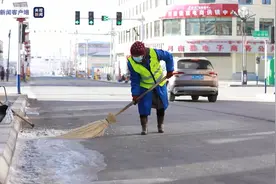 青海河南县：环卫工人捡到巨额财物归还失主图片