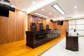孩子被机长夫人踢打，自己还坠下悬崖，最后法院这样判！图片