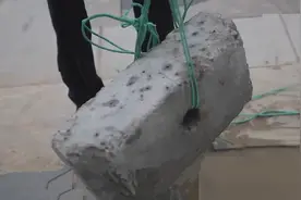 四川江边浮尸案：男子被绑60斤重物，警方靠一条被删除的短信破案图片