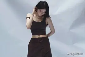 突然火了一种裤子：“低腰工装裤”，高级又吸睛，欧阳娜娜都上头图片