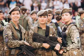 盘点10个国家的女兵：美国女兵丰满，越南妹子最符合审美图片