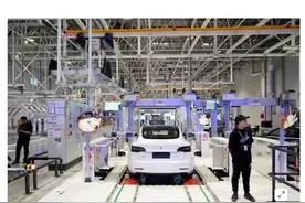 中国工人“围堵”马斯克要钱，曝光上海特斯拉“恶意欠薪”事件！图片