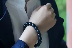 涨知识：和田墨玉与墨碧玉怎么区分？看完这三点小白也不会买错图片