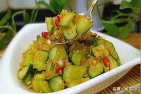 黄瓜怎么做才好吃？教你一个川菜做法，味道酸辣，夏天吃太爽了图片