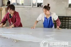 省级非物质文化遗产夏县石桥庄手工制鞋技艺——“老手艺”闯出“新市场”图片