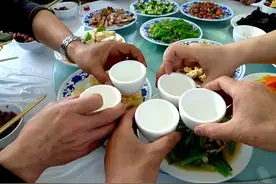 茶能解酒是真的吗？喝完酒到底能不能喝茶？一起听听酒腻子怎么说图片