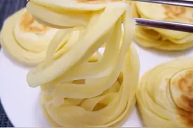 这样做的盘丝饼，可以一条一条撕着吃，外酥里软，好吃好玩又营养图片