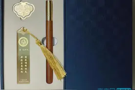 辽宁理工学院文化传媒学院8名教师为学子“暖心定制”毕业礼物图片