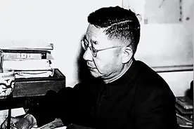 老舍夫人胡絜青：千里寻夫却知情变，如鲠在喉晚年贴大字报检举图片