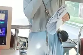 大连女导游衣着和杨丽萍的孔雀舞到底谁是色情营销？图片