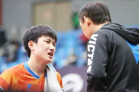 上阵父子兵张本宇/张本智和击败巴西雨果，晋级WTT世界杯男单决赛图片