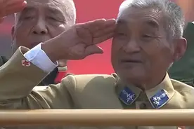 2019年，河北一村民看阅兵典礼被吓到：这不是村里的老吴吗？图片