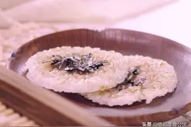 用隔夜白米饭做一款香脆锅巴，搭配海苔和酱料，家人爱吃的美食图片