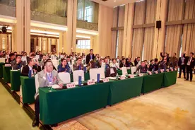 湖北省弹性地板协会第三届第一次会员大会在汉隆重召开图片
