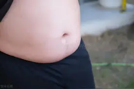 腹部赘肉多？4个方法，5个动作帮你缩小腰围，恢复紧致腹部图片