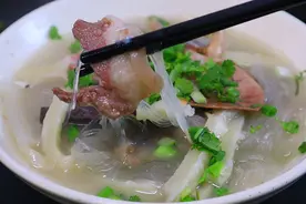 做羊杂汤，切记不要直接煮，教你正确做法，肉香不膻，汤鲜味美图片