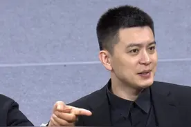 CBA四消息！徐杰展现书法，杜锋代表广东队领取了大奖图片