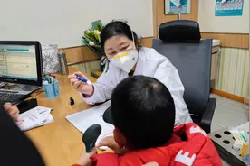 3岁男孩眼睛间歇性内斜视，吴夕教授精准诊断给出治疗方案图片