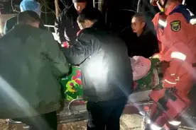 冰面抄近路回家，老人坠入冰窟！图片
