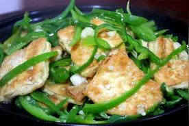 家常豆腐的传统做法，香嫩爽滑又入味，好吃下饭，家里人都爱吃图片