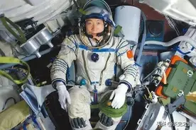 杨利伟在太空听到神秘“敲门声”，13年后揭开谜底，幸亏他冷静图片