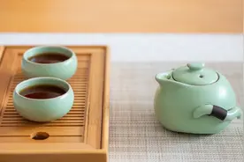 喝浓茶会喝出贫血？提醒中老年人：这3种茶最好不要碰图片