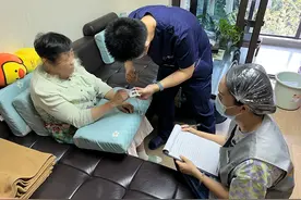 “助浴”服务悄然兴起，老人怎样洗一个“体面”的澡？图片