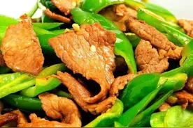 教你辣椒小炒肉的家常做法，香辣过瘾，肉片滑嫩，一碗根本不够吃图片