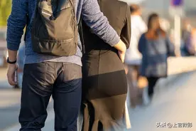 中年男人接近你，有以下行为，说明想白“睡你图片