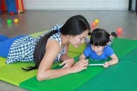 右脑发达的孩子，一定要用心培养，如何辨认你的孩子是准学霸？图片