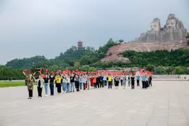 #畅行中国出彩中原#在炎黄二帝面前聆听母亲河的心跳——全国交通广播记者融媒采访团走进郑州黄河文化公园图片