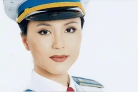 她曾红过毛阿敏，却因放鸽子被春晚拒之门外，如今54岁依然美丽图片