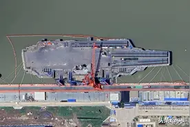 福建舰辅助动力的烟囱大家都见过了，那进气道会长什么样子？图片