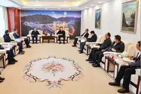 邹磊与西藏昌都市委书记龚会才、市长罗庆伍会谈图片