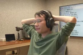 斗鱼主机一哥首次直播痛哭，镜头前自问“该怎么摆脱父母”图片