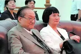 金庸遗孀林乐怡：16岁当小三，为转正终身不育，晚年的她是否后悔图片