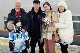 天津小伙娶乌克兰美女，因战火花光所有积蓄，带老丈人一家回中国图片