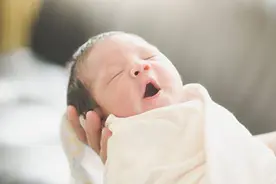 人类都是早产儿？原始人21个月才生下后代，现代人为何只怀胎10月图片