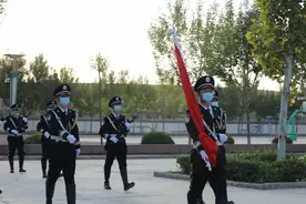 「国庆特刊」盛世华诞，向祖国献礼！麦盖提县公安局举行国庆升国旗仪式图片