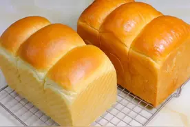 家庭版基础吐司面包教程，一斤面粉满满两大盒，一家人都够吃图片