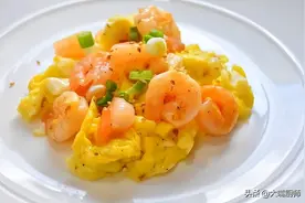 虾仁滑蛋，先炒鸡蛋就错了，饭店大厨教你正确做法，又嫩又香好吃图片