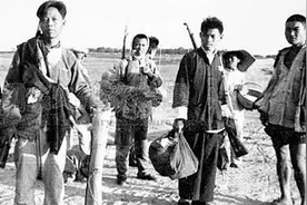 1946年成军的地主还乡团，让穷苦百姓死伤惨重图片