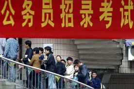 大学生用4张图，描述自己考公后在亲戚眼里的样子，太真实了图片